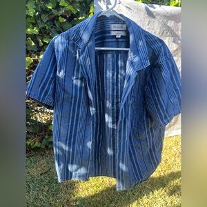 Blue Madewell Short Sleeve button up. Men’s Medium. In used condition.